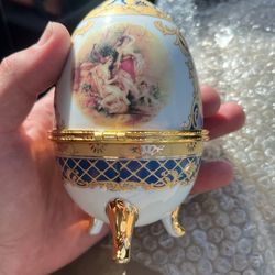 Vecceli Porcelain Egg