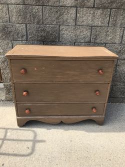 vintage 3 drawer maple dresser