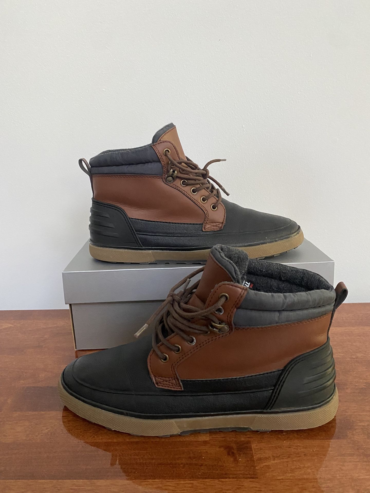 Aldo Water Resistant Ankle Boots (Thinsulate Lining) - Mens Size 8