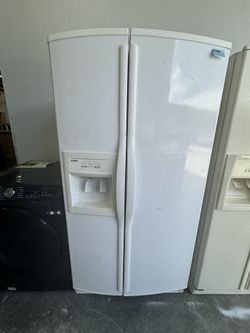 REFRIGERATOR 