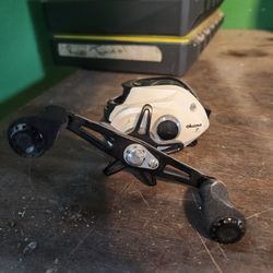 Okuma 7 Stratus VI Baitcaster
