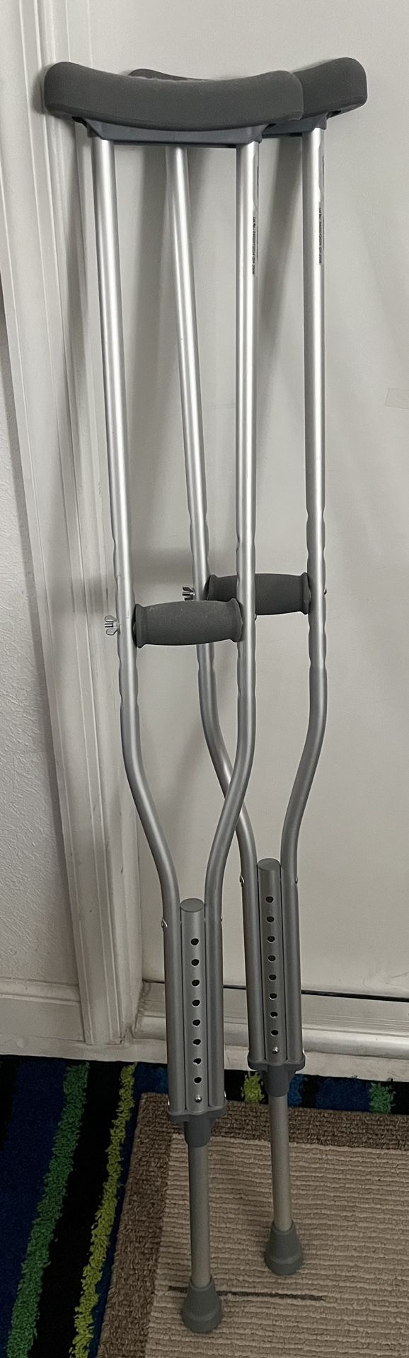 Crutches Aluminum by Cardinal Health-LNEW!