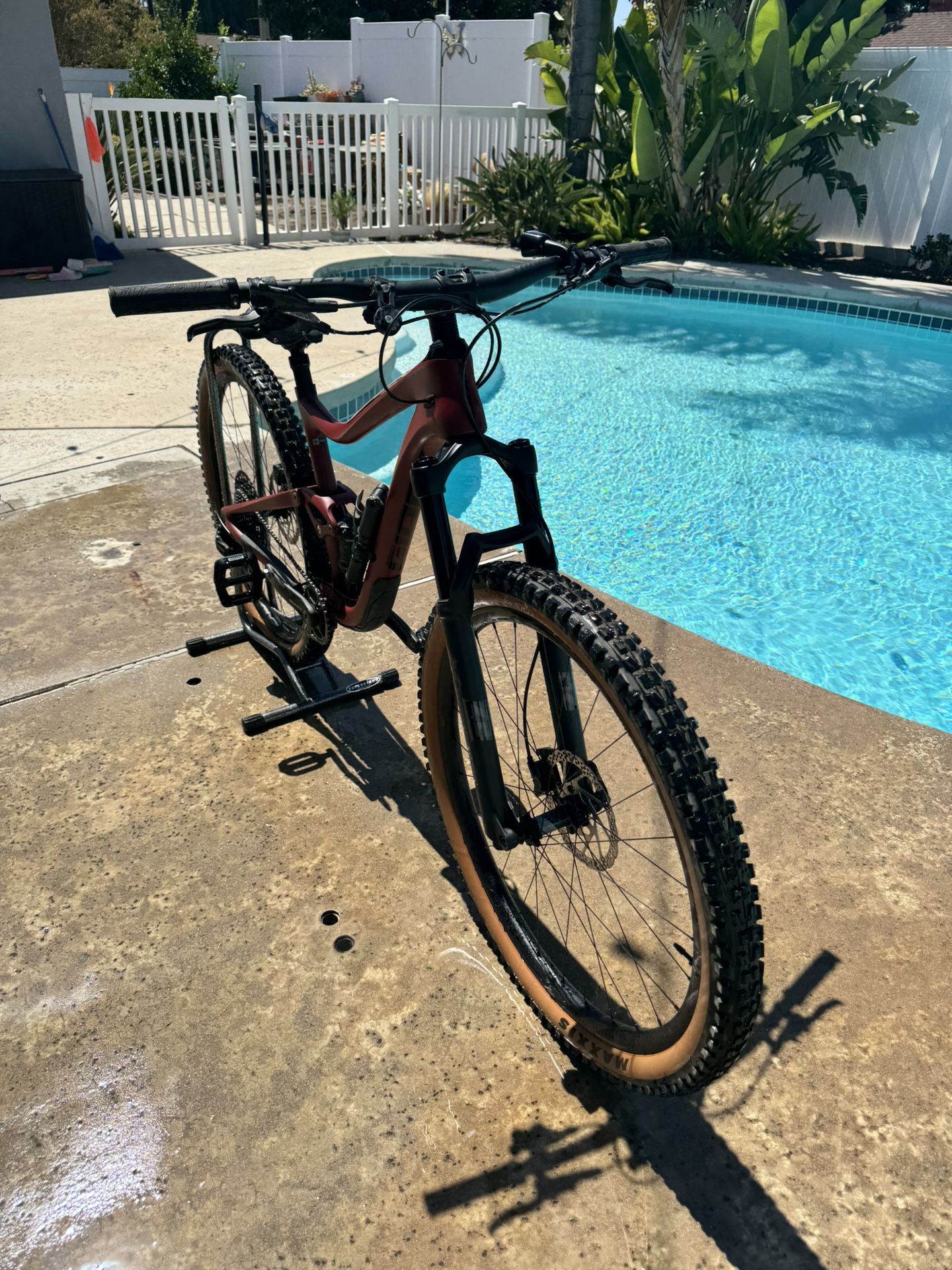Giant Medium Trance X Advanced Pro 29er 3 Mountain Bike