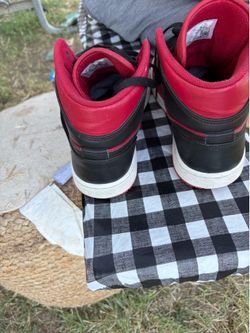 Size 8 Jordan 1’s reverse breds (black & reds)