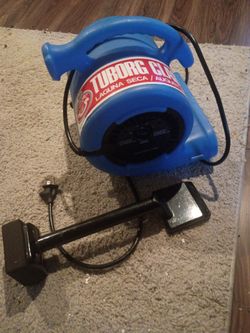 Carpet Stretcher -knee kicker and vent Carpet/ floor / drywall. Dryer  $65 for Both