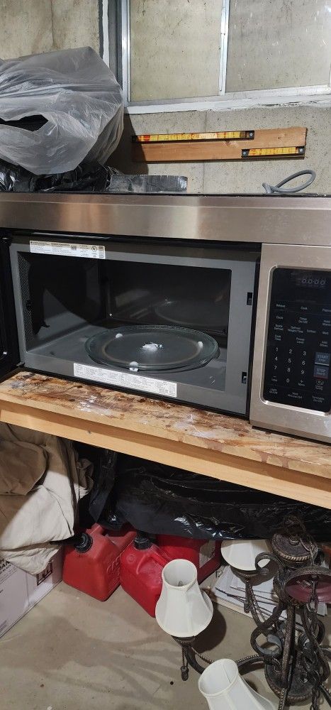 Microwave With Exhaust Fan