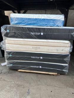 Nectar mattress on sale.    King Size Nectar 4.0 classic  13"  memory Foam Mattress.