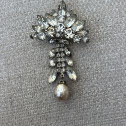 Vintage Weiss Rhinestone Brooch With Baroque Pearl 