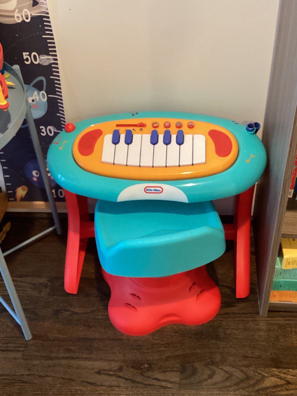 Play Piano And Chair