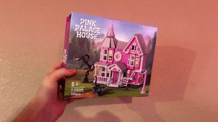 Lego pink palace house 566 pieces! Brand New!
