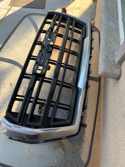 21 GMC Yukon grille