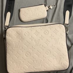 Louis Vuitton messenger duo bag