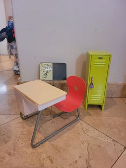 American Girl 2015 Truly Me Flip Desk and Locker
