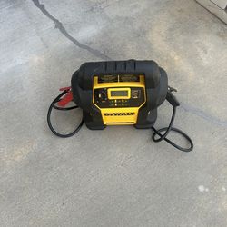 DeWalt Jump Starter w/ Digital Compressor and USB Power Bank