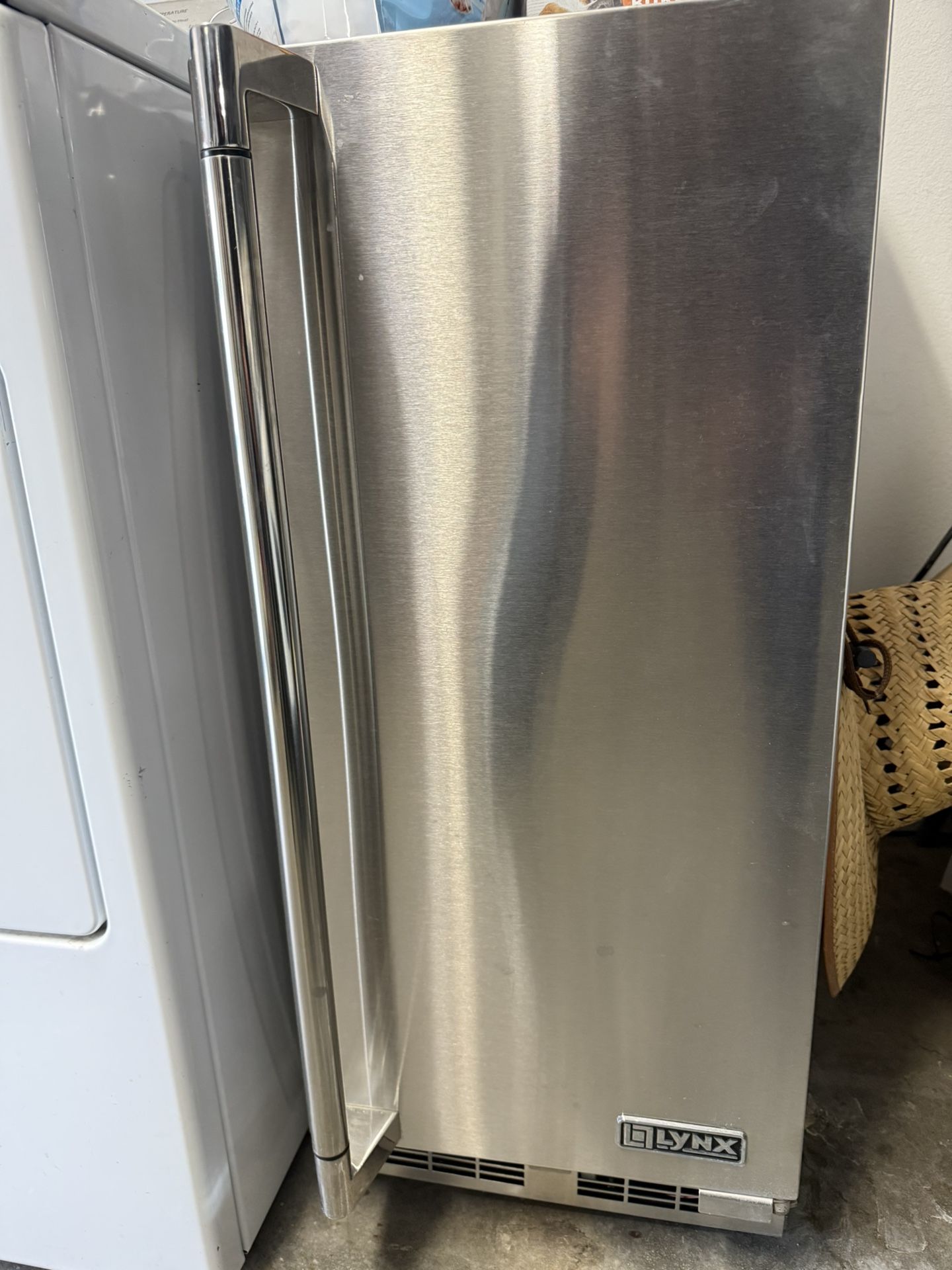 Lynx Ice maker 