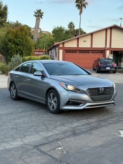 2017 Hyundai Sonata hybrid plug-in