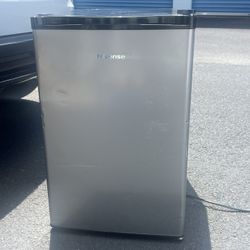 Hisense mini fridge