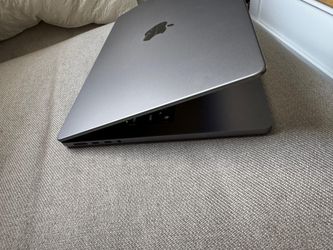 Apple Macbook Pro 14" M3 Chip 10-Core with 16GB RAM and 512GB SSD