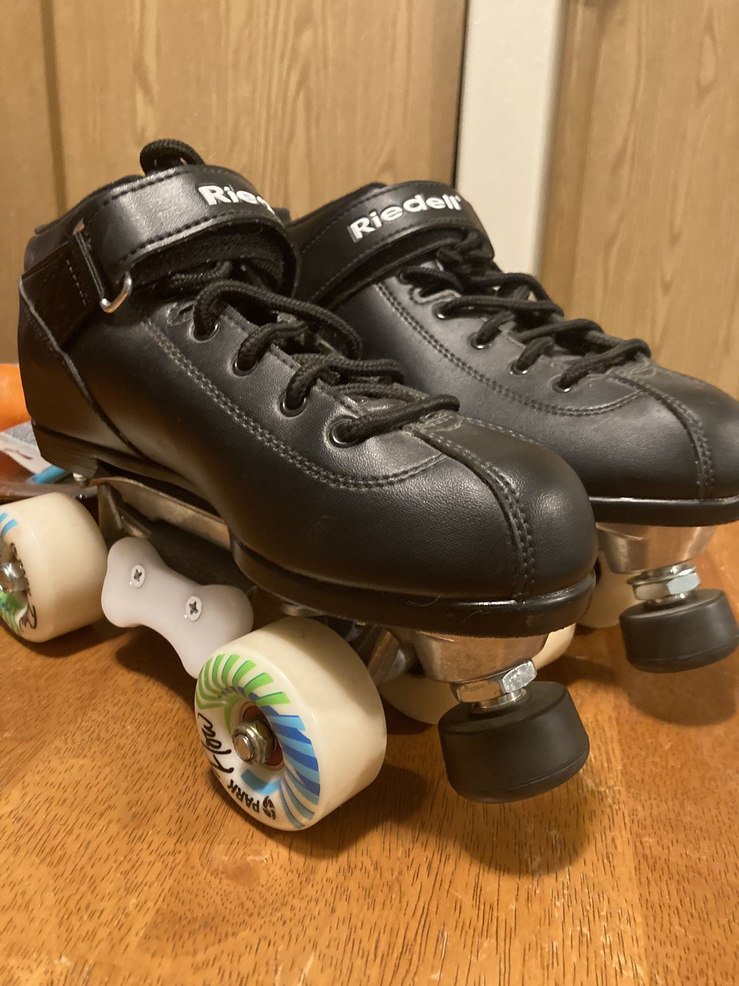 Roller skates 