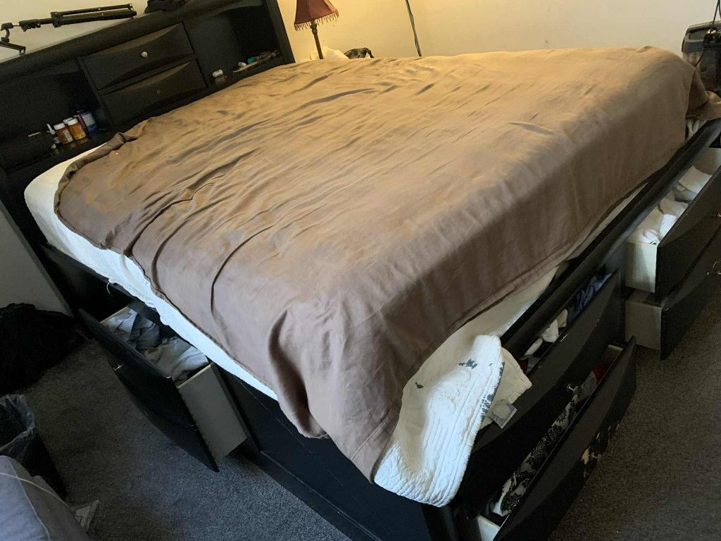 Queen Size Bed With Storage Drawers