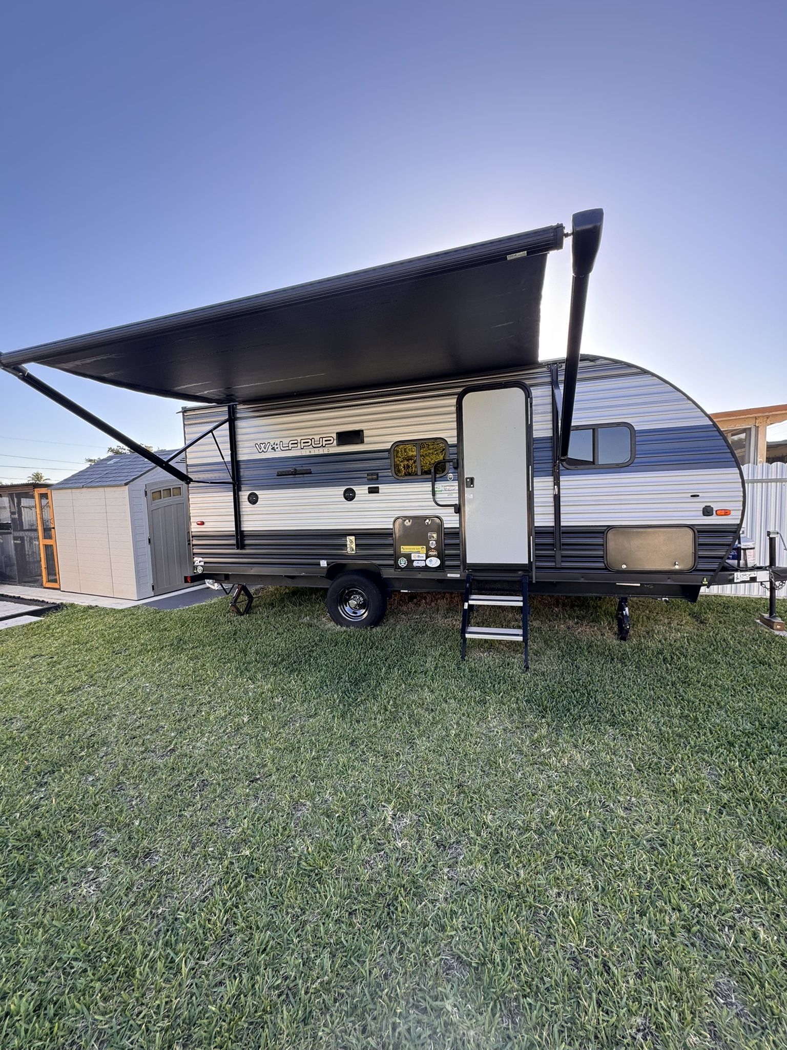 RV 2020 wolf pup limited 20x8 Solar panel installed