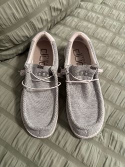 Hey dude size 8