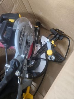 Sliding compound miter saw