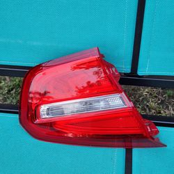 Mercedes-Benz GLA250 Inner Taillamp Left Side 2015-17 OEM LED 