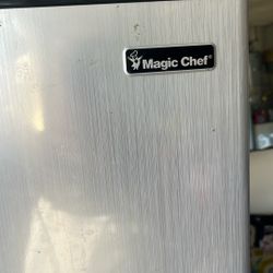 Magic Chef Mini Refrigerator 