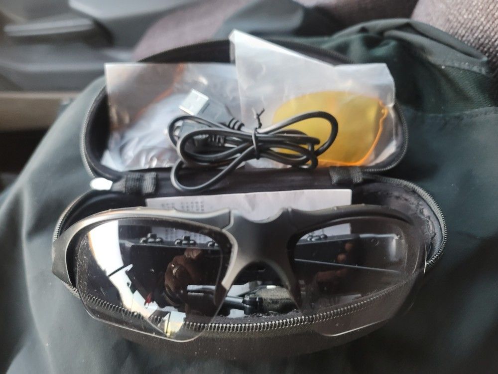 Bluetooth Sunglasses With Changeable Lins With USB Cord Brand New 