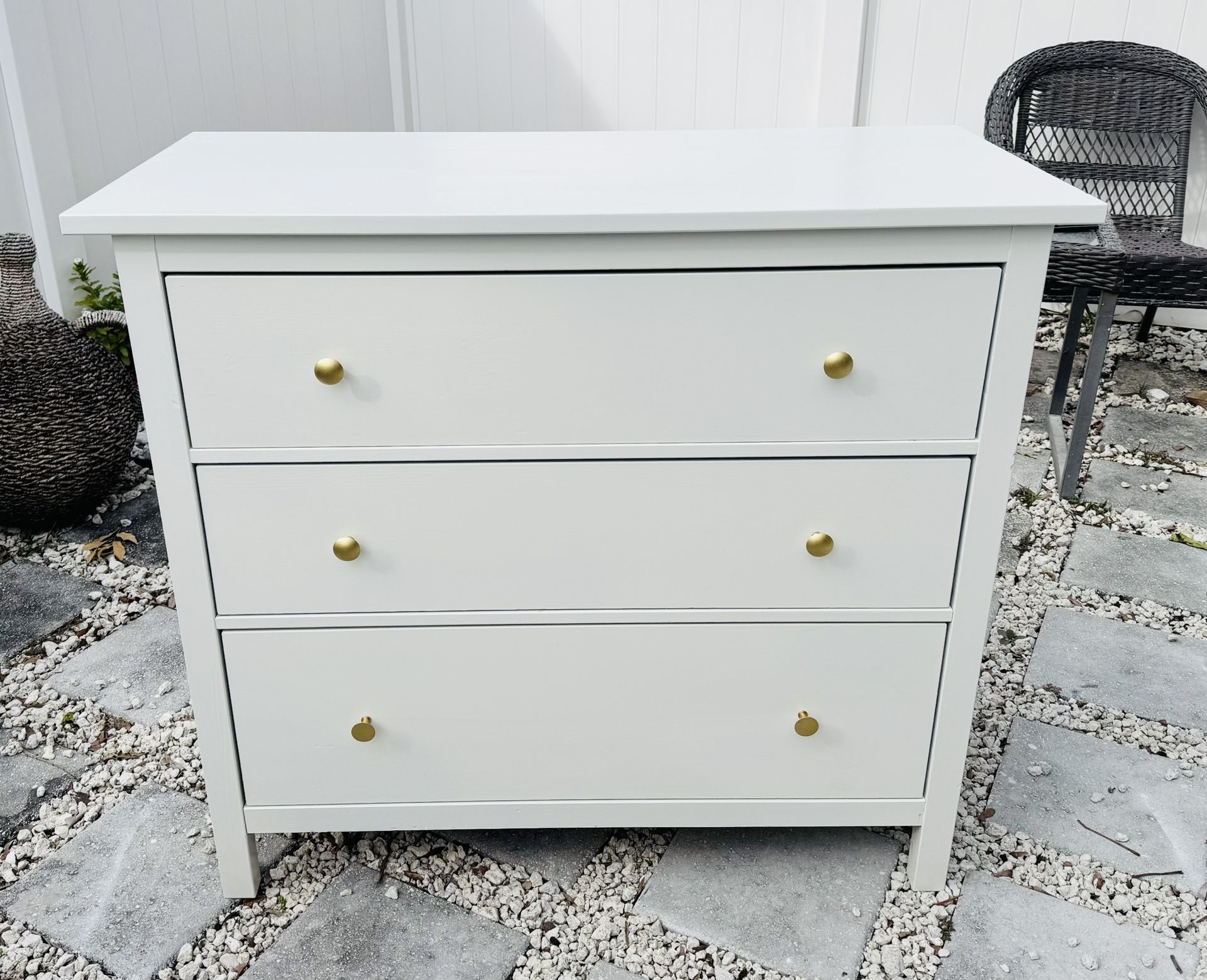 Small Dresser With 3 Drawers