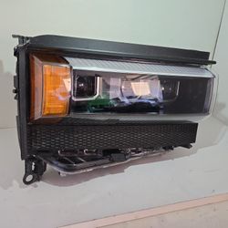 TOYOTA LAND CRUISER OEM RIGHT SIDE HEADLIGHT 