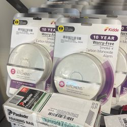 Smoke and carbon monoxide detector