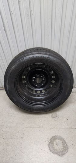 NEW Kumho Solus 51a.  215 60 r17  with wheel