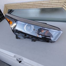 2022 - 2024 KIA FORTE RIGHT HEADLIGHT PASSENGER SIDE HALOGEN GENUINE USED OEM.  A3