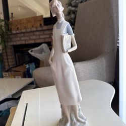 Lladro Nurse Figurine 👩‍⚕️ 🏥 