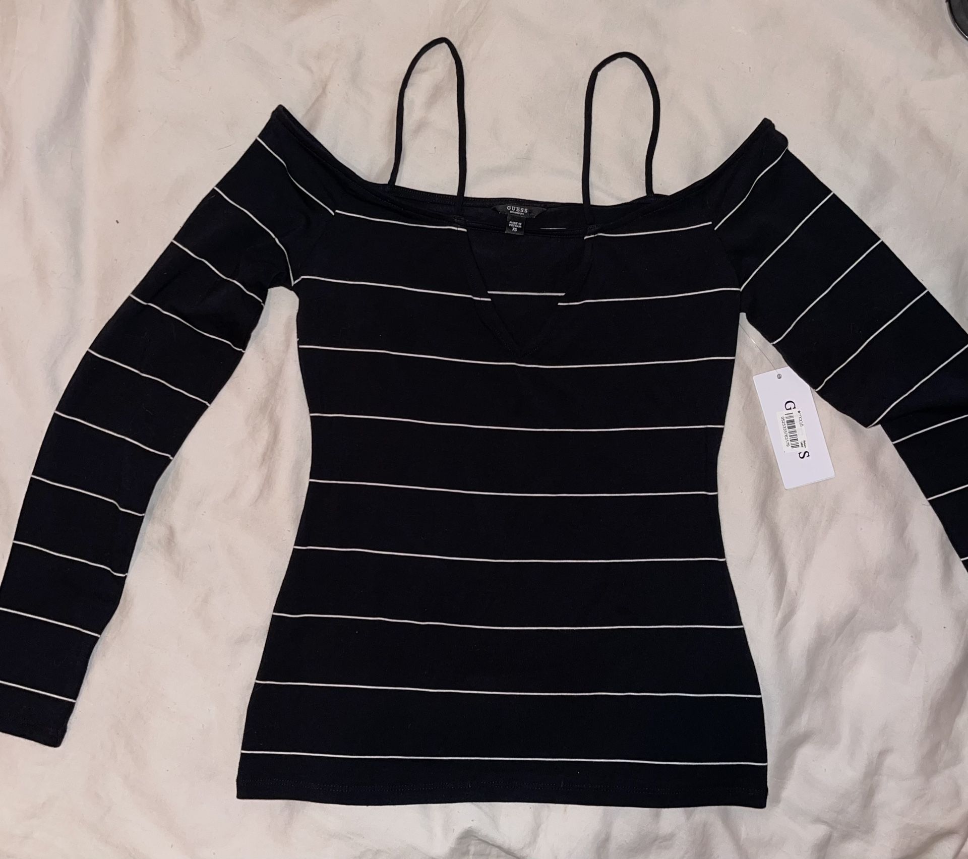Brand New Women’s GUESS Top Size Small 