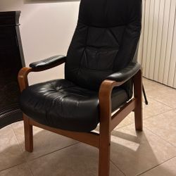 Solid Wood Reclining Chair – 100% Leather (Scandinavian Style)