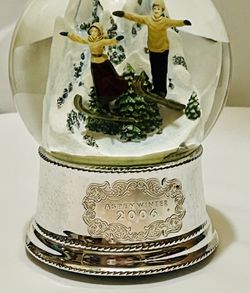 Beautiful White Barn ,Aspen Winter 2006 Musical Snow Globe