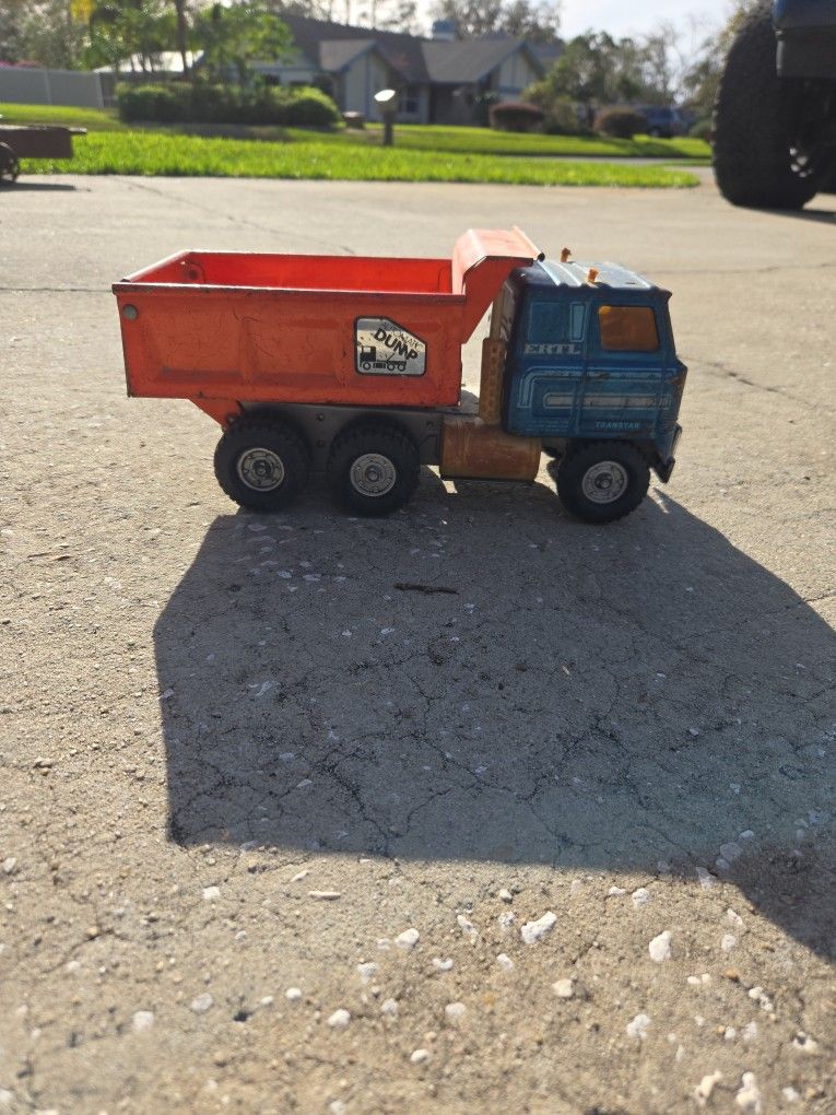 ERTL Automatic Dump Truck