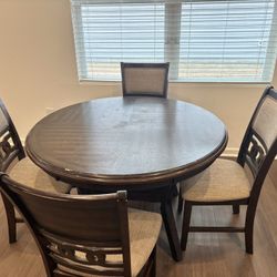 Solid Wood Dining Table W/ 4 Chairs - Rooms To Go (Used)