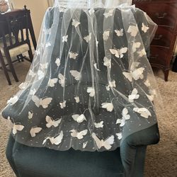 Kleinfeld, Butterfly Appliqué, 15-foot, Bridal Veil