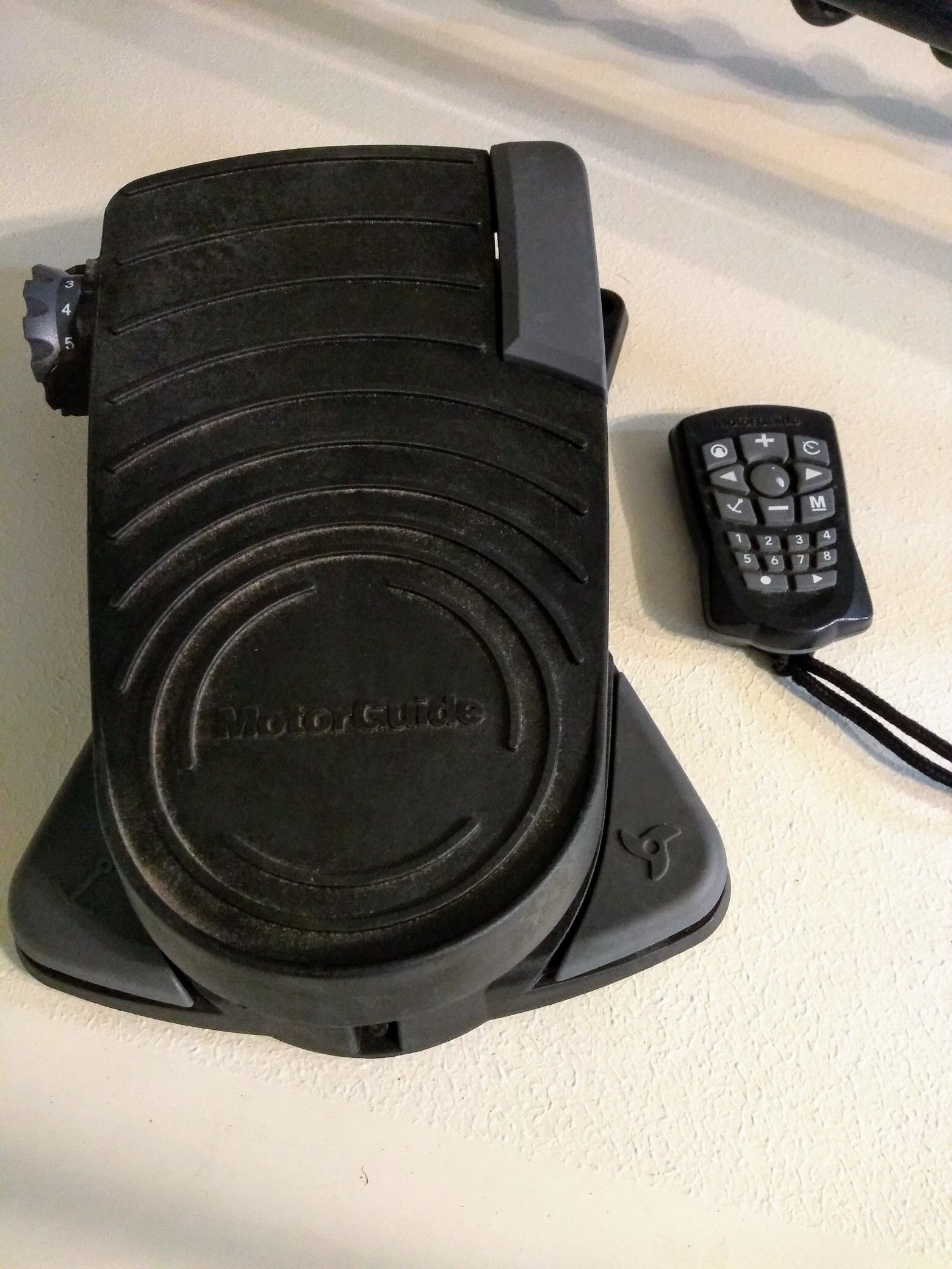 xi5 with sonar and pinpoint GPS w lowrance fishfinder for