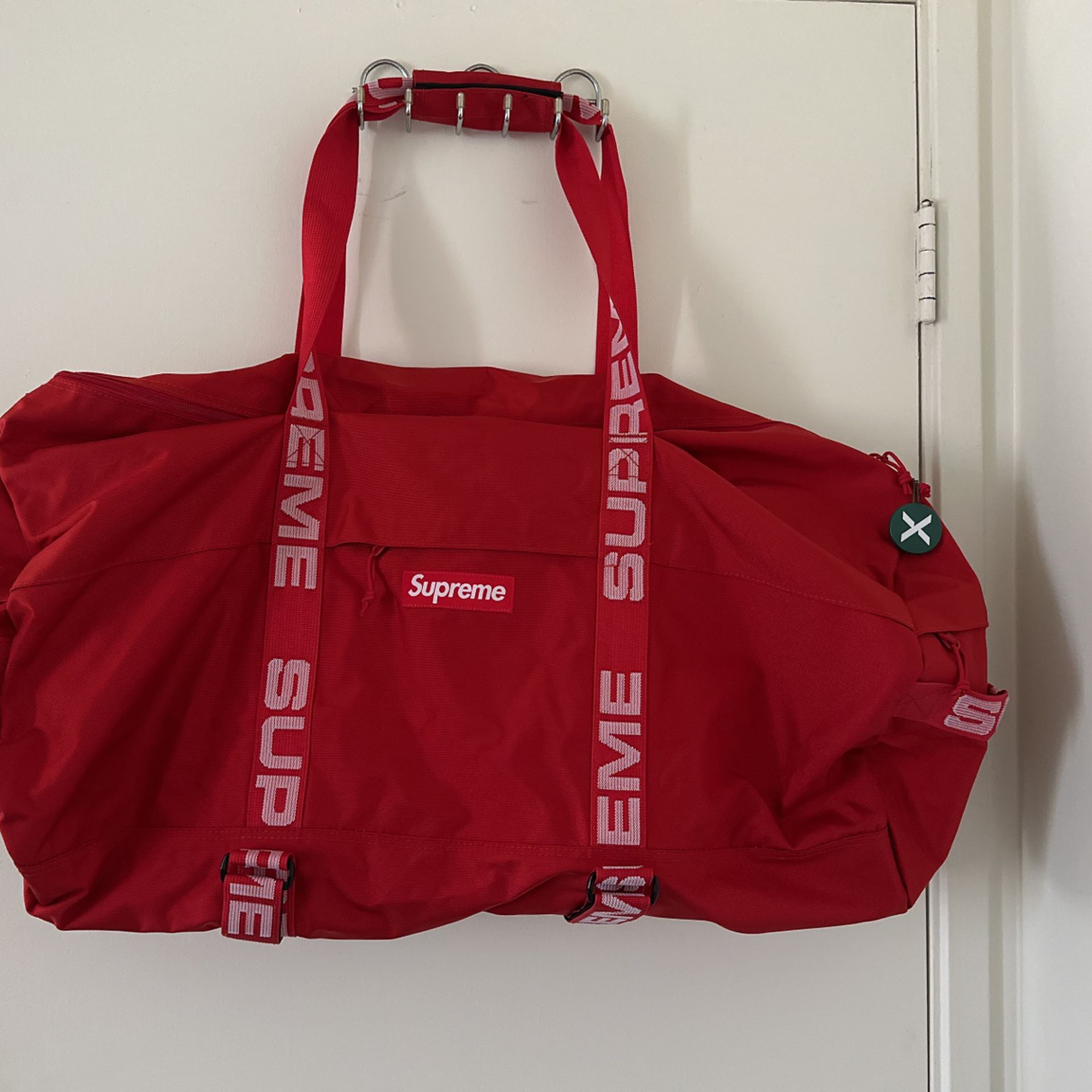 Supreme Duffle Red 100 % Authentic