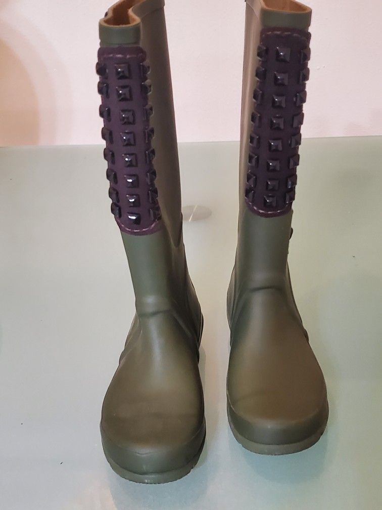 BCBG Rainboots 