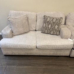 Beautiful & Plush Loveseat With Pillows $75 OBO