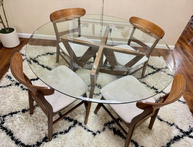 Dining Table With 4 Chairs 