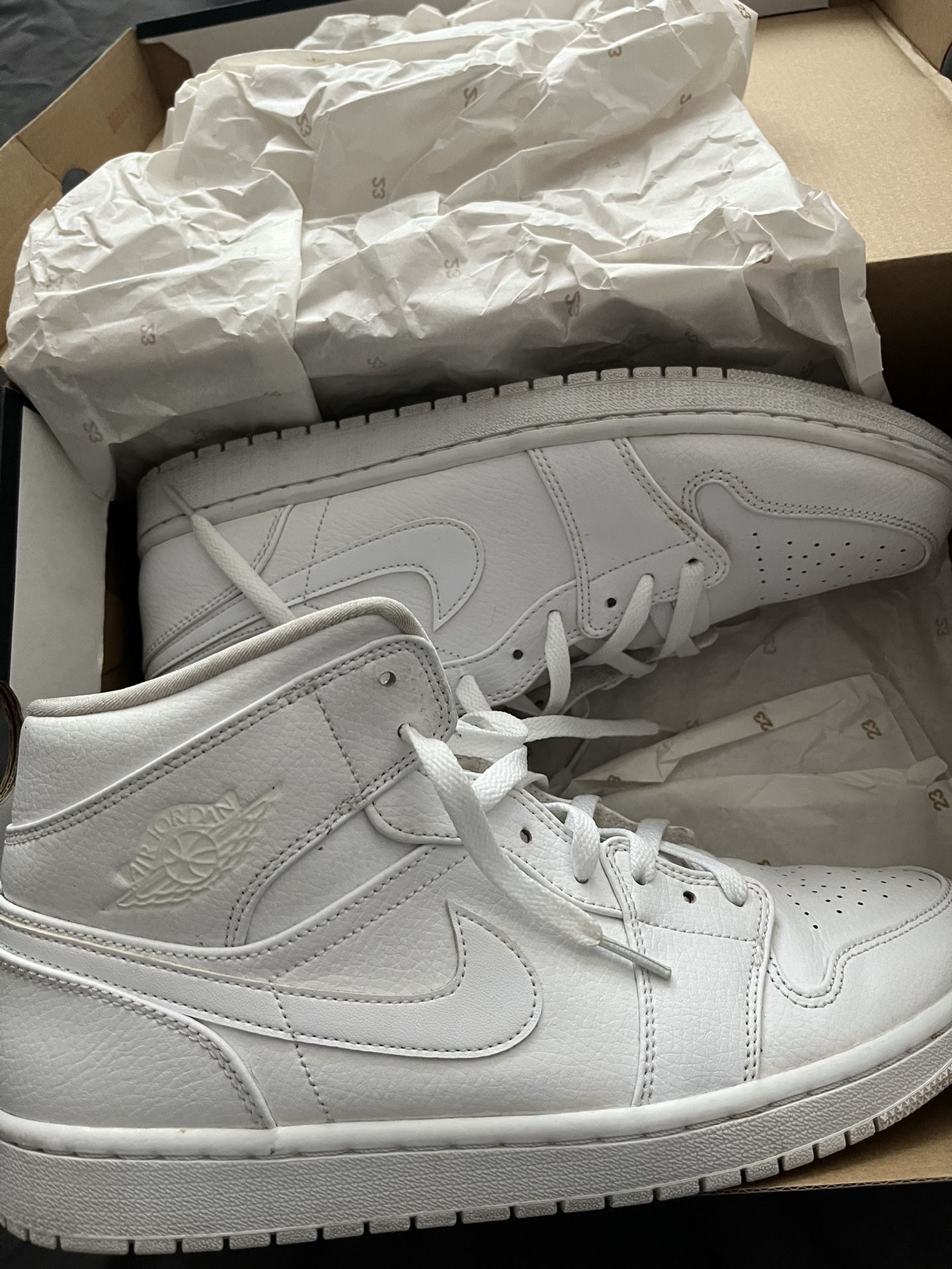 White Jordan 1s (will Negotiate Price)