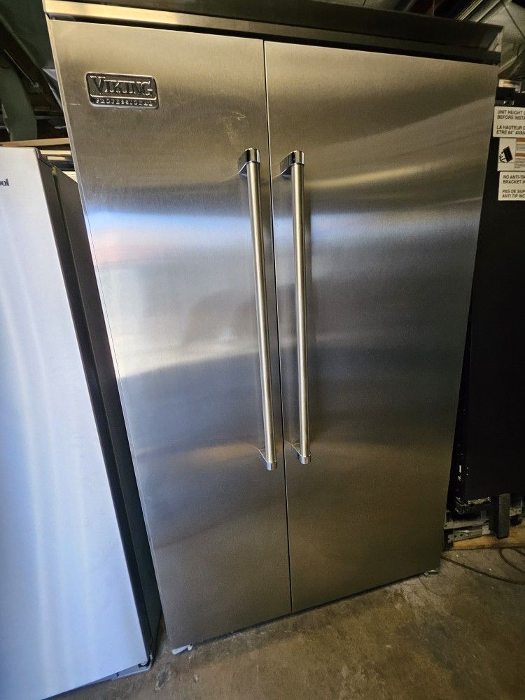 48" VIKING BUILT IN STAINLESS STEEL REFRIGERATOR