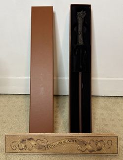 Harry Potter Interactive Wand – Universal Studios Ollivanders + Box & Map